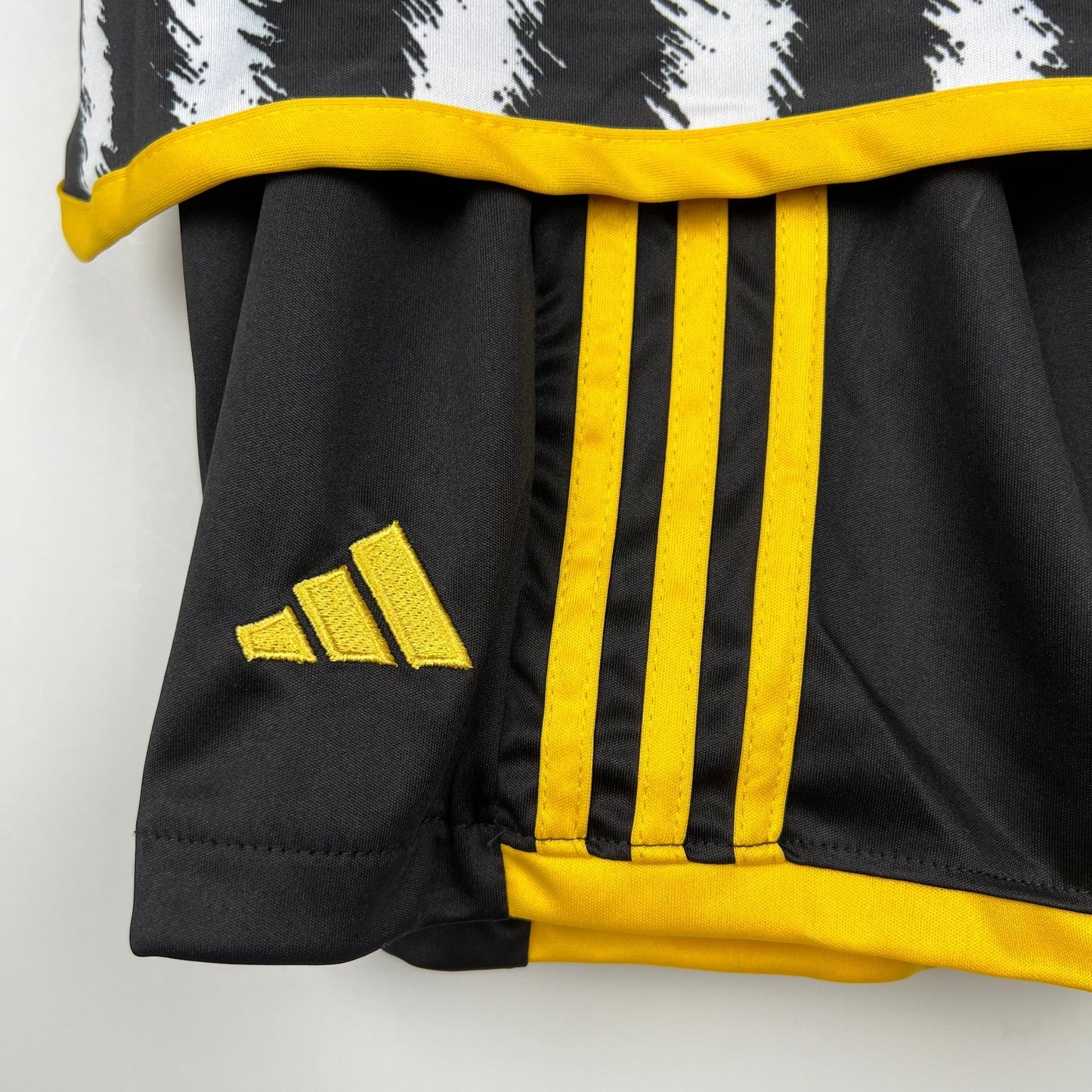 KIDS - 2023-24 - JUVENTUS HOME | JERSEY + SHORT